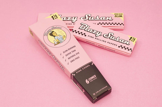 Blazy Puff Pack | Paquete de papeles y conos rosados | Vegano y suave quemado | Accesorios para fumar de calidad Blazy Susan